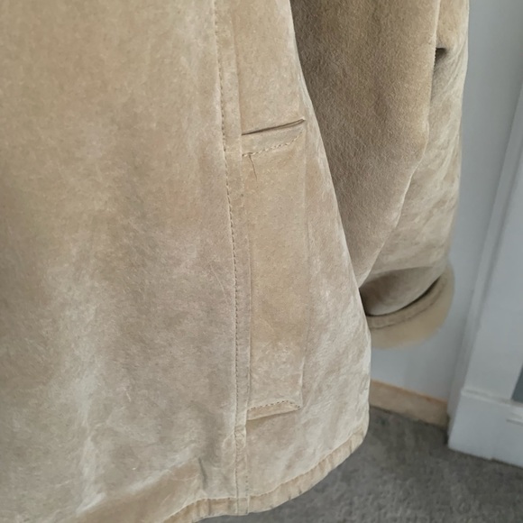 Jones New York Tan and Cream / Ivory Suede Jacket lined with faux fur. - Picture 9 of 15